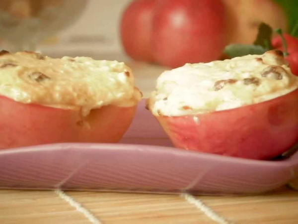 Печеные яблоки с творогом - низкокалорийный десерт для любителей сладкого