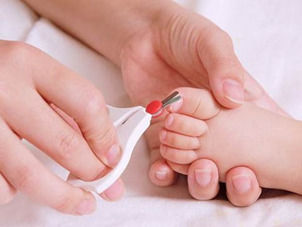 Как стричь ногти ребенку?