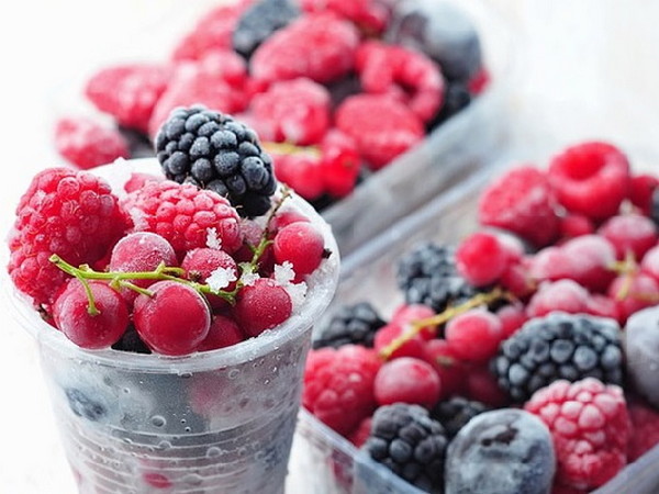 Как правильно замораживать фрукты и ягоды