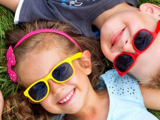 Нужны ли детям солнцезащитные очки?
