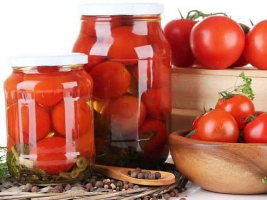 Как приготовить маринованные помидоры