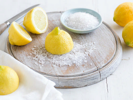 Лимоны с солью