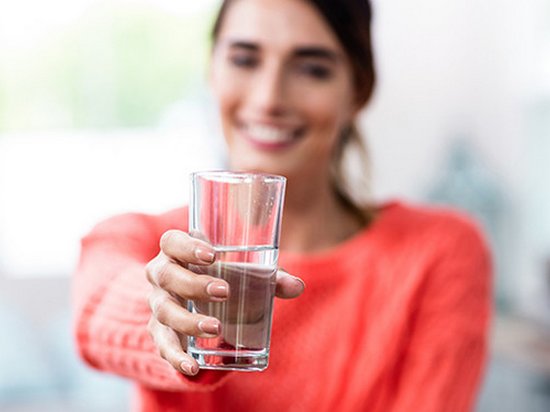Как приучить себя пить много воды
