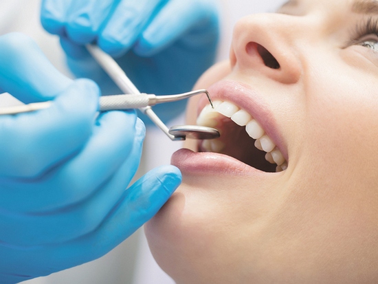 Профессиональное отбеливание зубов Zoom 4 в клинике «Shandora Dental Clinic»