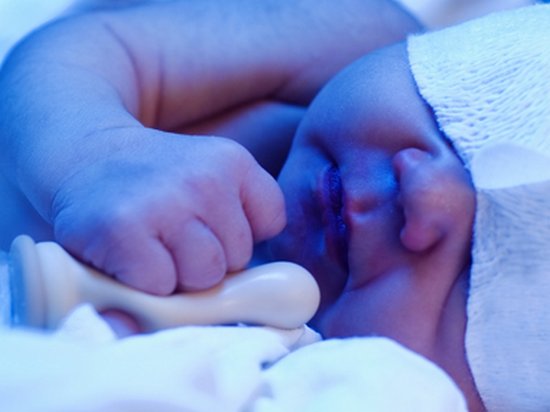 УФО для новорожденных – когда применяется и как проводится