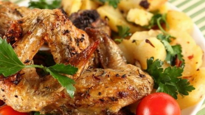 Куриные крылышки с картошкой запеченные в духовке рецепт приготовления