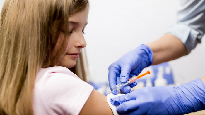 Почему некоторые родители отказываются делать своим детям вакцинацю