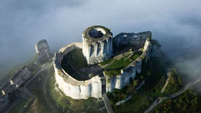 Забытые и заброшенные замки-крепости по всему миру