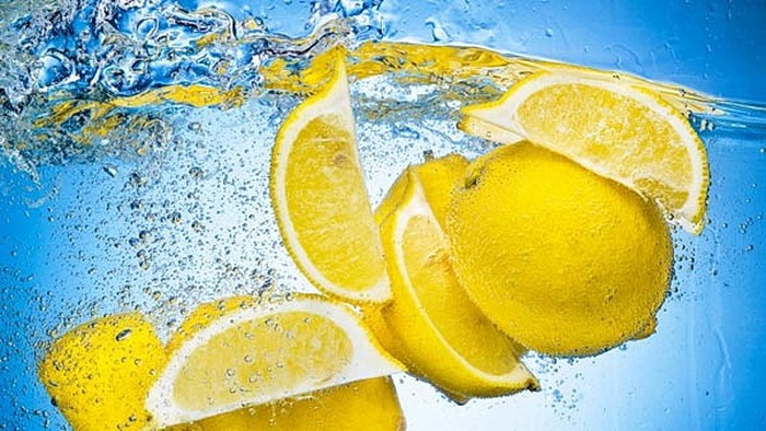 10 преимуществ лимонной воды, о которых многие не знали