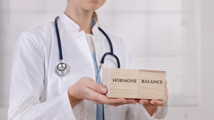 5 гормонов, из-за дисбаланса которых женский организм быстрее стареет
