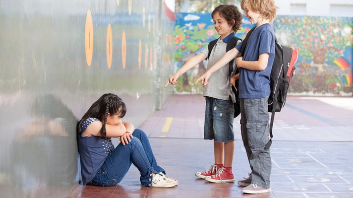 10 молчаливых признаков того, что над ребенком издеваются в школе