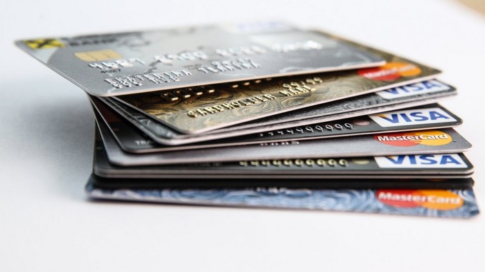 Что такое дебетовая карта банка и какая от нее польза?