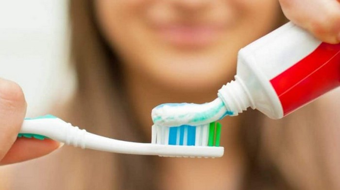 12 применений зубной пасты помимо чистки зубов