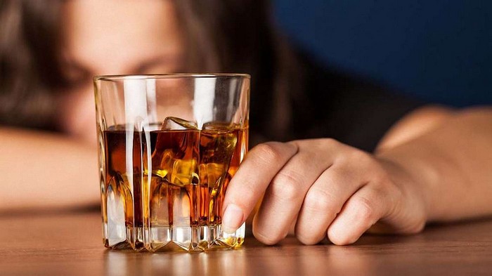 Алкогольное отравление — симптомы и первая помощь