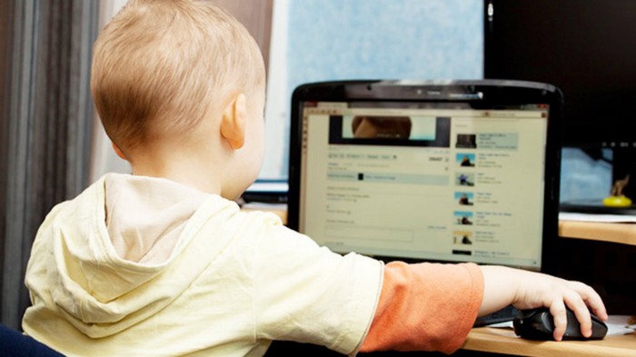 Как влияет на вашего ребенка всего 1 час, проведенный в соцсетях