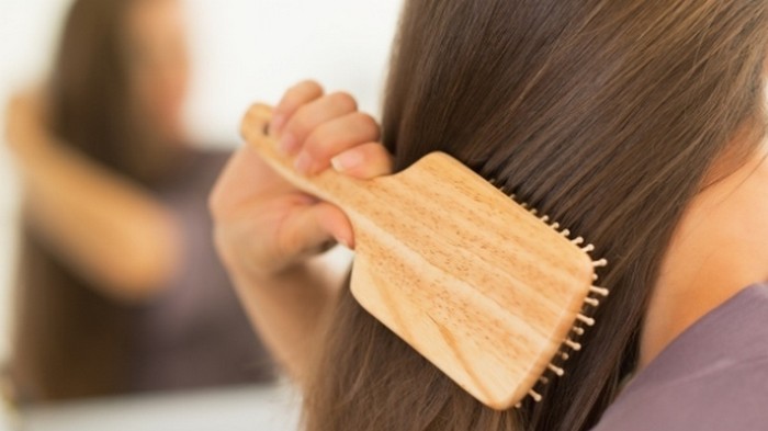 Аромарасчесывание волос: Что это, как делать и чем полезно?