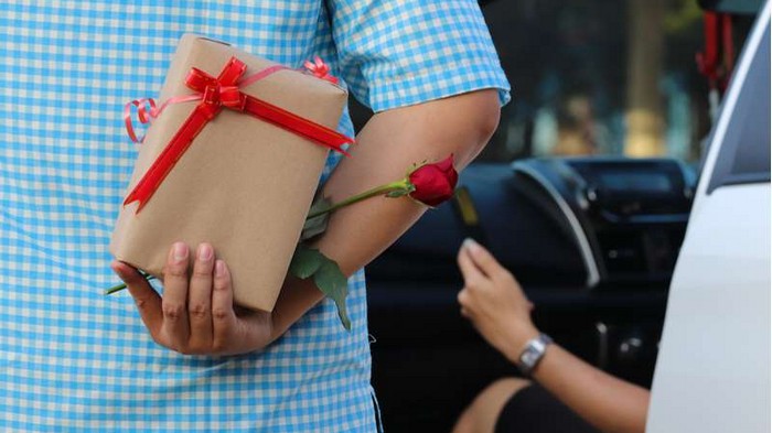 Правильные намеки: что сделать, чтобы мужчина дарил подарки