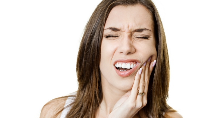 Зубная боль мешает спать – что делать?
