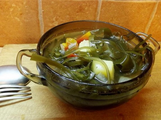 Суп с ламинарией и помидорами (рецепт)