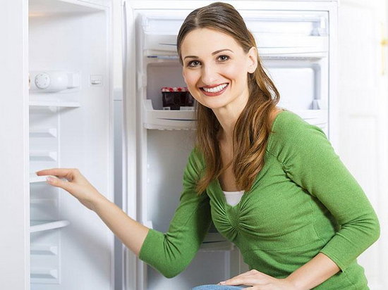 Как правильно чистить холодильник