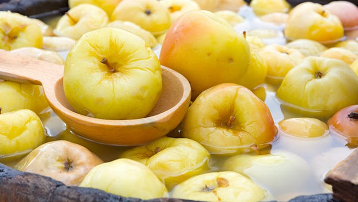 Как приготовить моченые яблоки на зиму