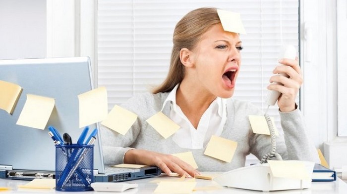Стресс на работе могут вызывать различные причины и с ним нужно уметь справляться