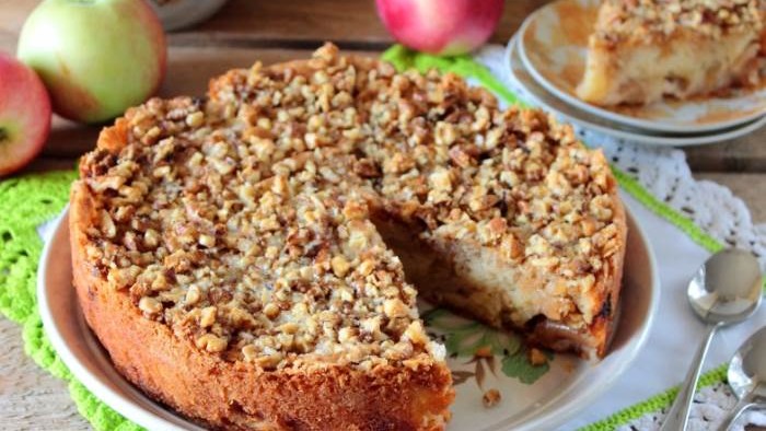 Как испечь яблочный пирог с грецкими орехами и шоколадом