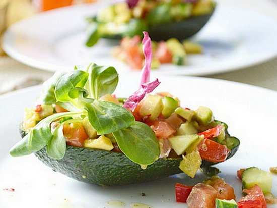 Салат с авокадо и форелью (рецепт)