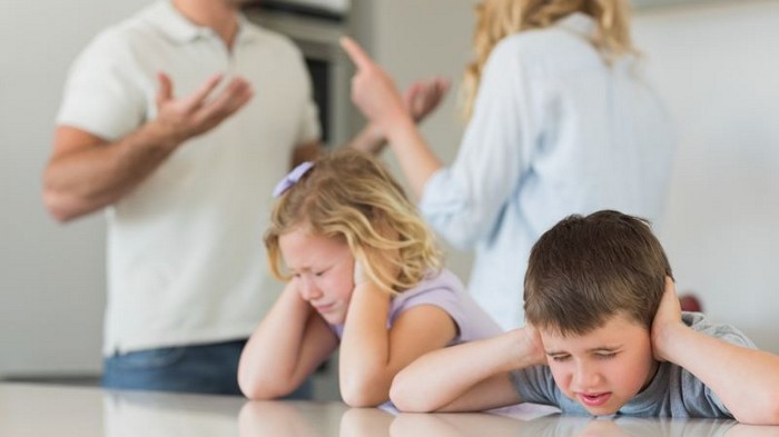 Депрессия у родителей негативно влияет на психику ребенка
