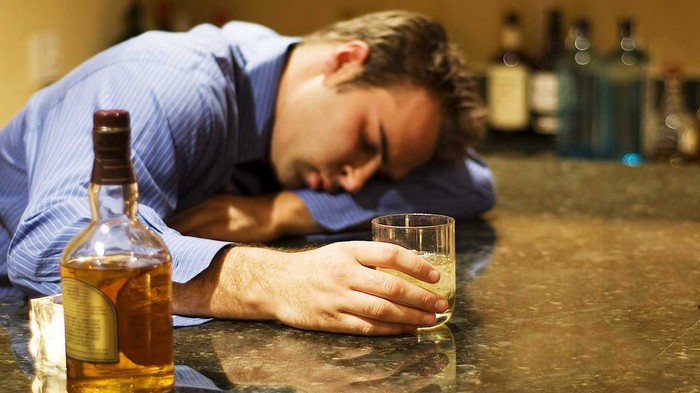 Злоупотребление алкоголем грозит шизофренией
