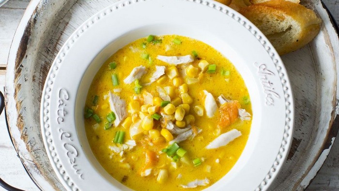 Картофельный суп с кукурузой и сыром