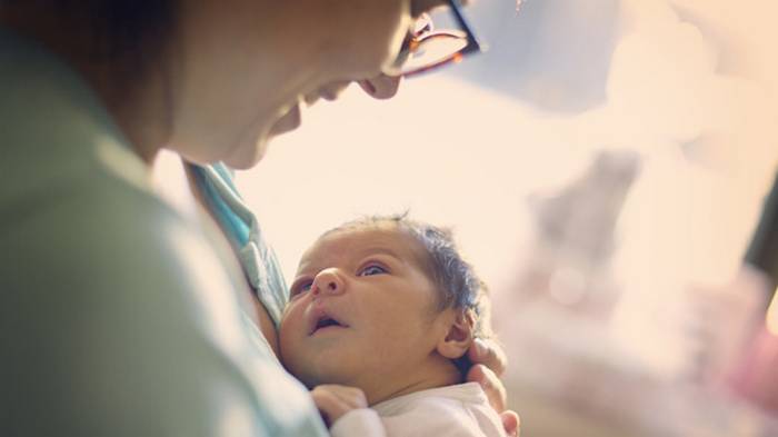 Как способ рождения влияет на будущее здоровье?