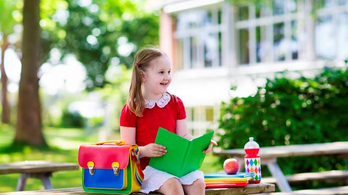 Пять способов поднять ребенку настроение перед школой