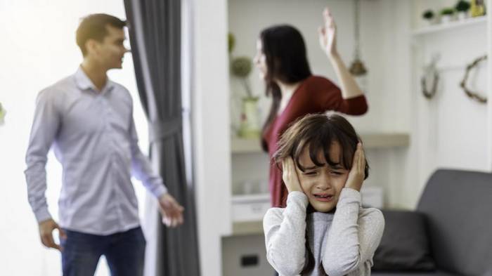 Депрессия у родителей негативно влияет на психику ребенка