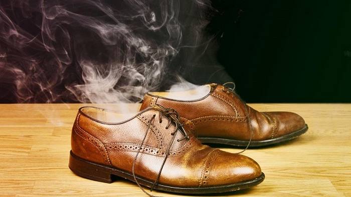 Как избавить обувь и ноги от неприятного запаха