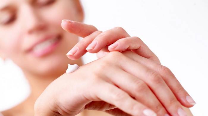 Увлажнение кожи рук в домашних условиях: советы дерматолога