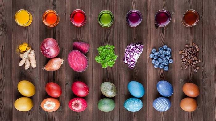 Как покрасить яйца натуральными красителями: ТОП-5 способов