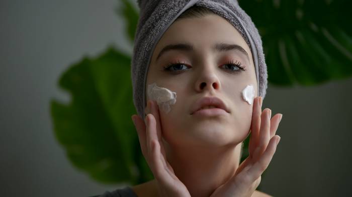 Как правильно подобрать лечебную косметику для лица с чувствительной кожей?