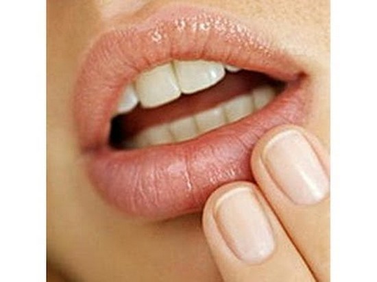 Как увеличить губы в домашних условиях?
