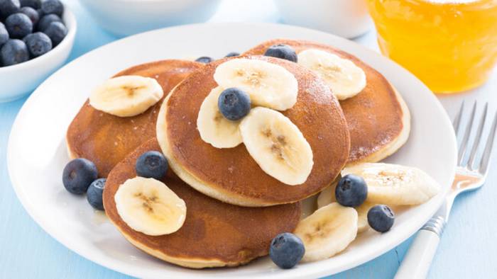 Рецепт быстрых банановых панкейков на завтрак