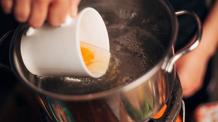 Рецепт яиц пашот в воде на манер ресторанного блюда