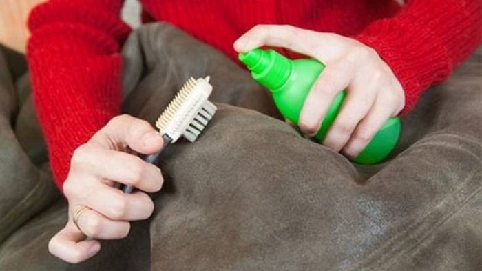 Готовься к холодам правильно: чистим дубленку в домашних условиях