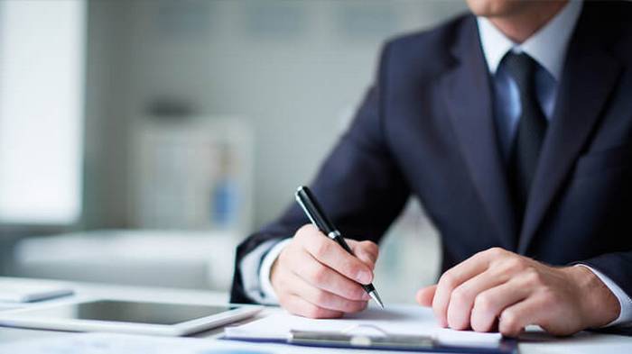 Адвокатское бюро или штатный юрист – что лучше?