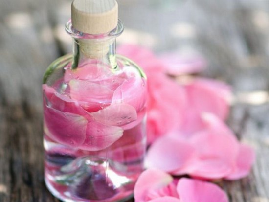 Розовая вода для лица в домашних условиях. Простой рецепт