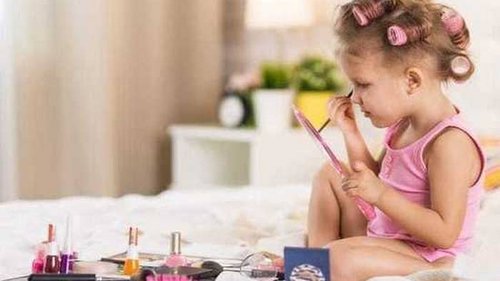 Почему взрослым не стоит пользоваться детской косметикой