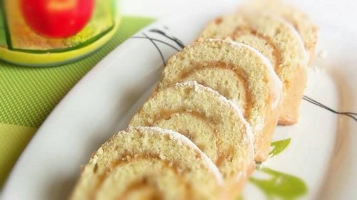 Рецепт бисквитного рулета с яблоками и орехами