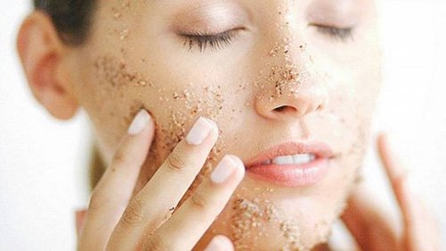 Как использовать соль для красоты кожи лица