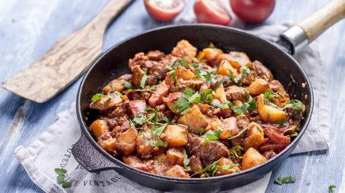 Как приготовить второе блюдо из свинины и картофеля