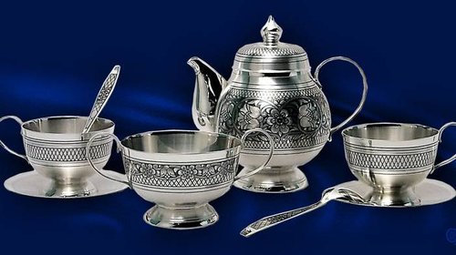 Серебряная посуда: достоинства, особенности и роль в истории