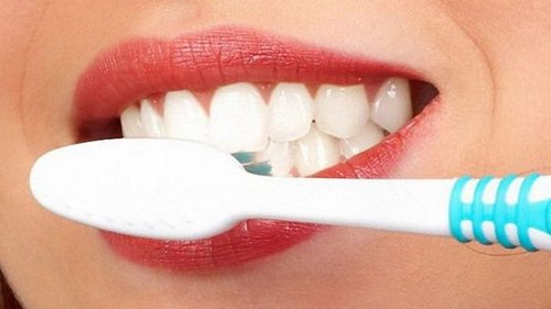 Причина улыбаться почаще: натуральное средство из куркумы для качественного отбеливания зубов